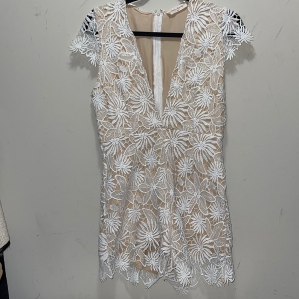 LINED WHITE FLORAL EMBROIDERED SHORT ROMPER